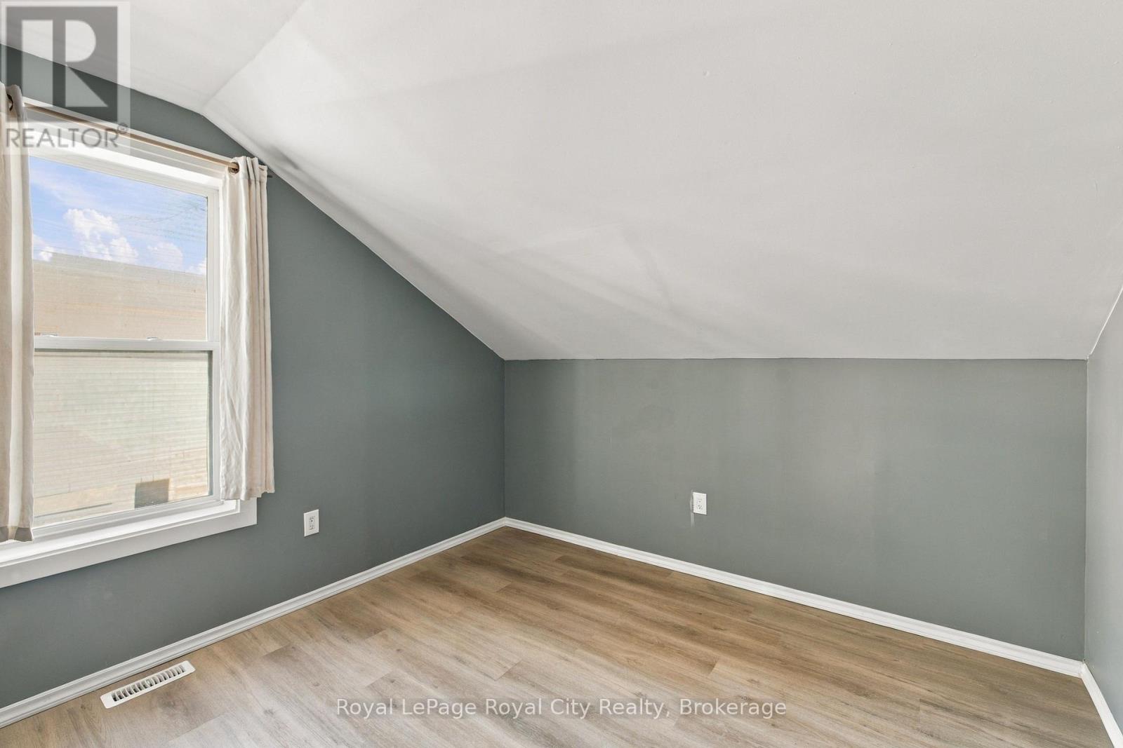 380 LIVINGSTONE AVENUE N - Image 22