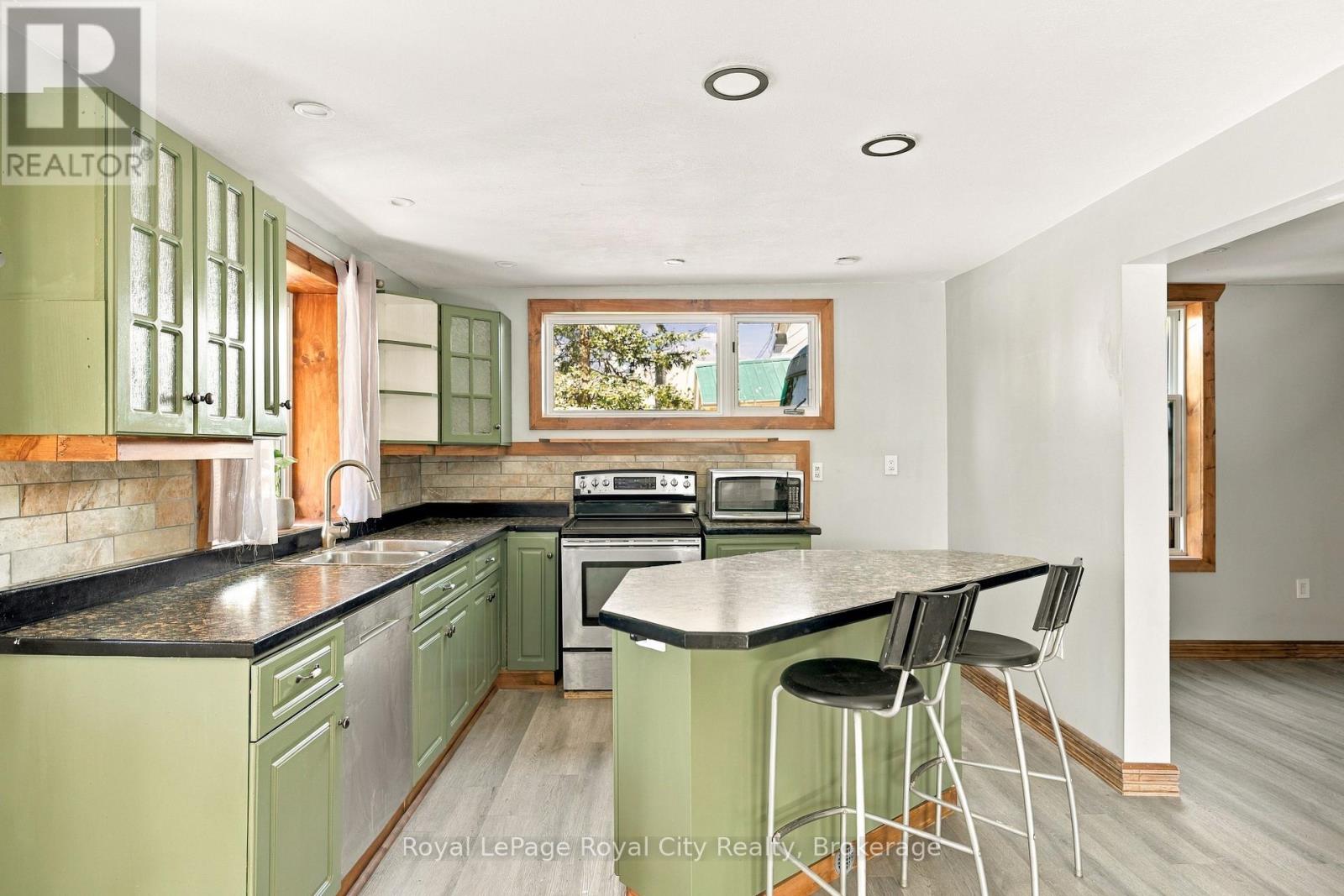 380 LIVINGSTONE AVENUE N - Image 6
