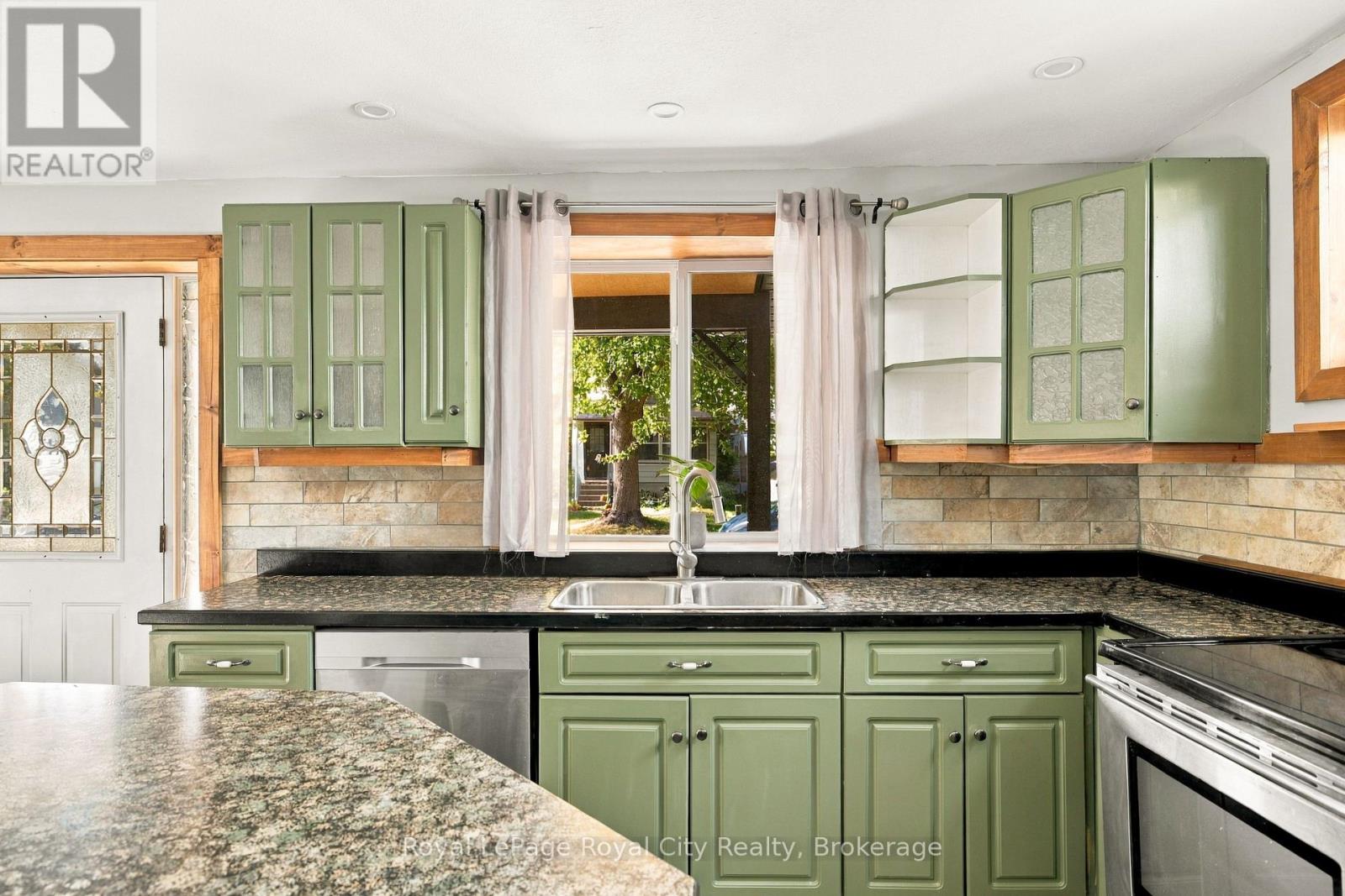 380 LIVINGSTONE AVENUE N - Image 8