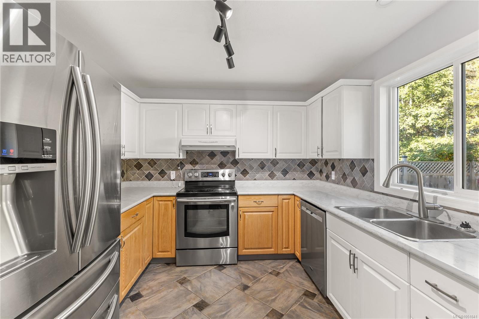2752 Bradford Dr - 4
