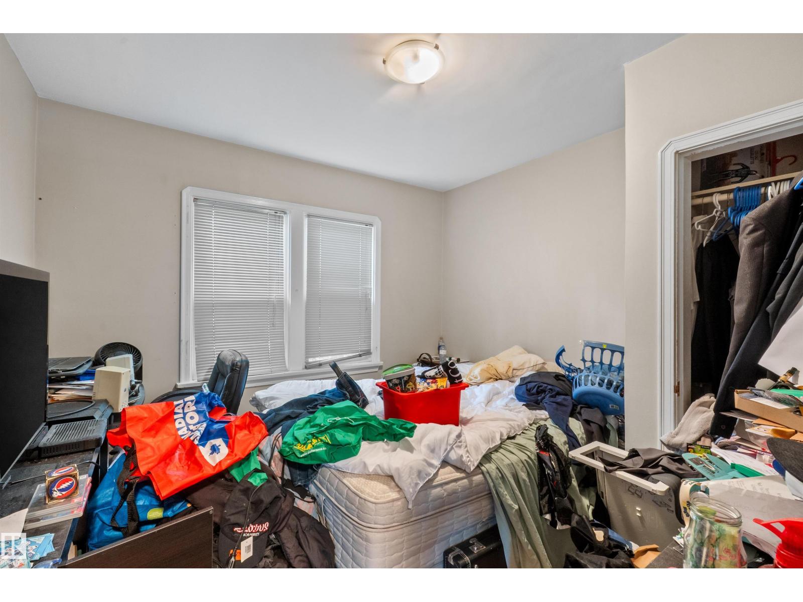 7516 106 ST NW - 17