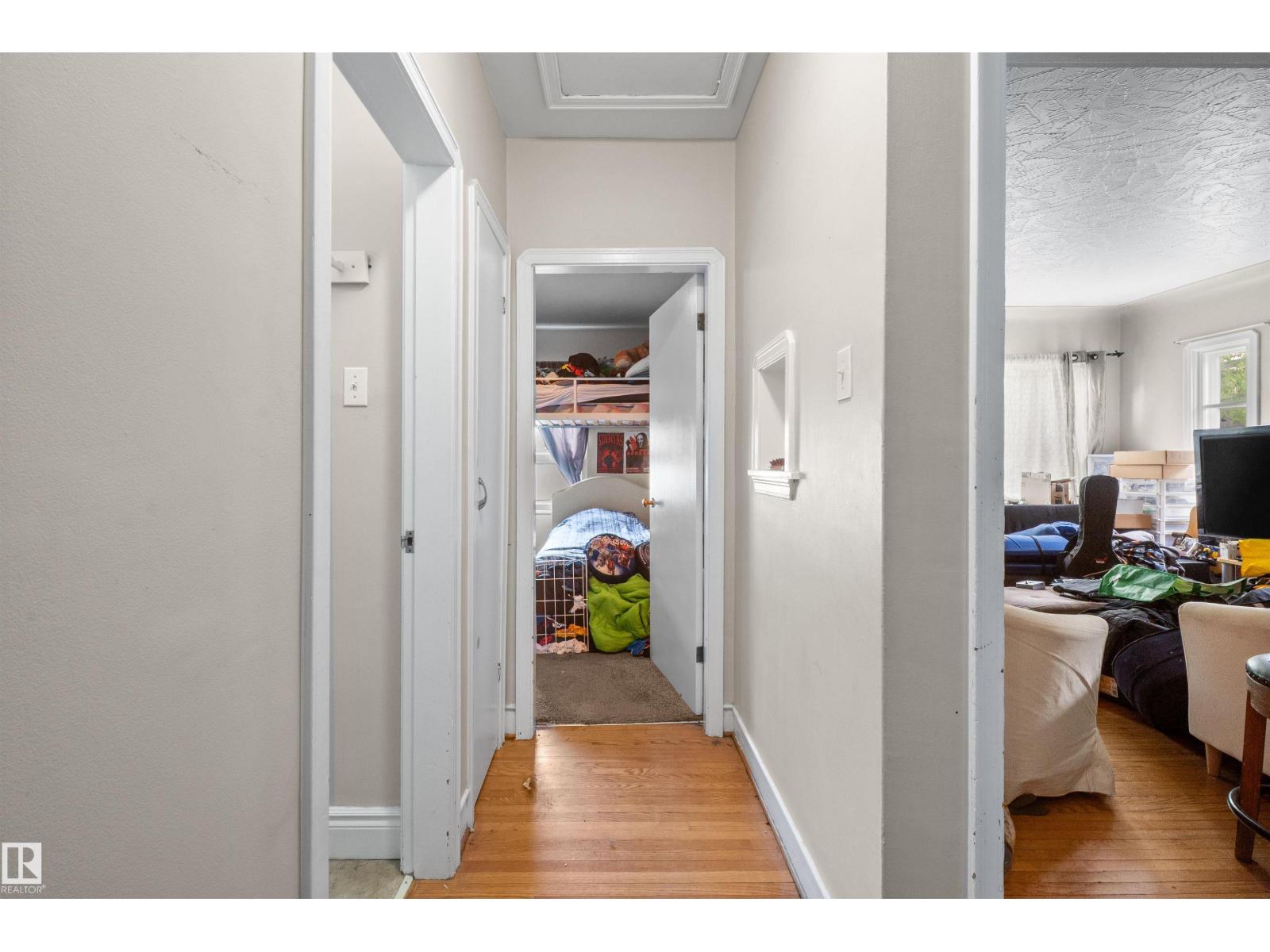 7516 106 ST NW - 18