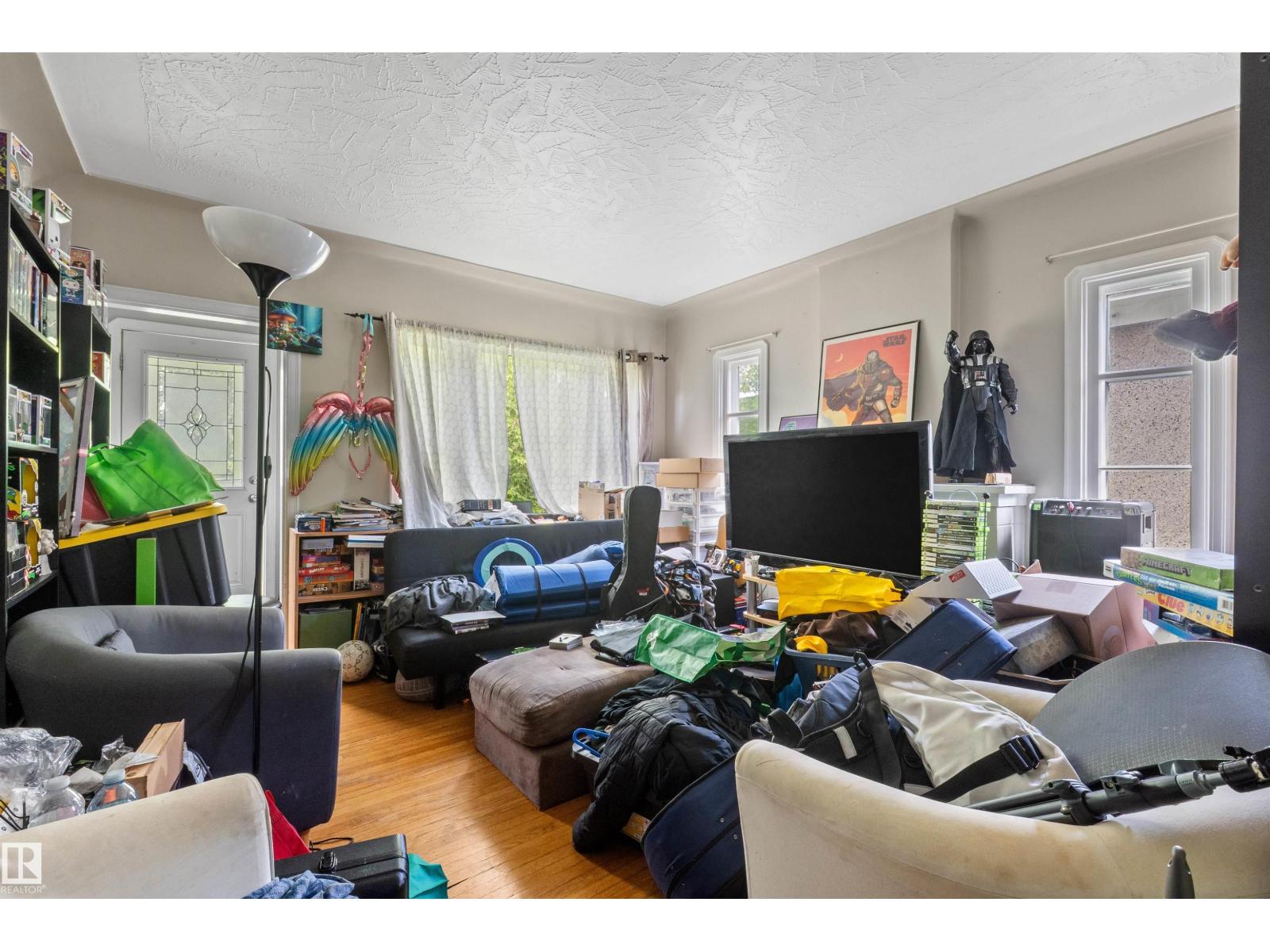 7516 106 ST NW - 3