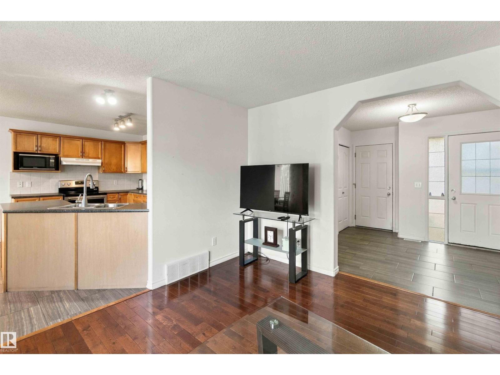 3524 MCLEAN CR SW - 24