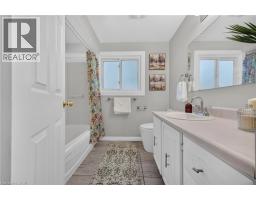 13 Crawford Drive, Hamilton, ON L8H2N9 Photo 17