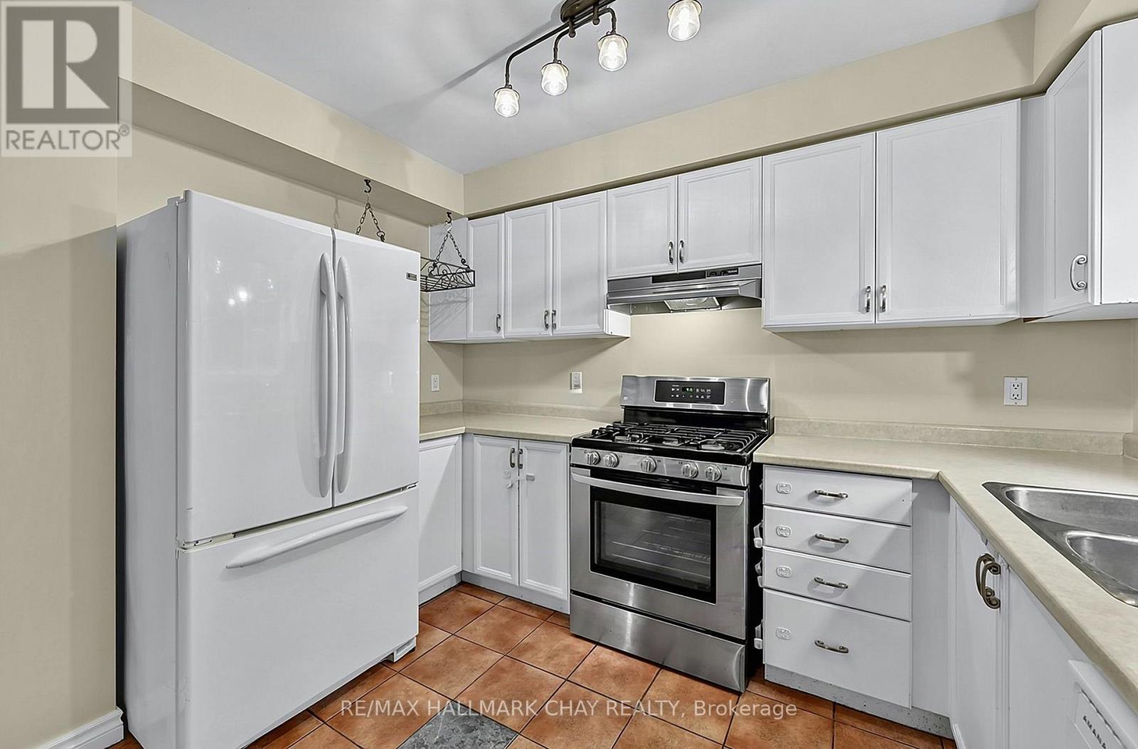 87 McVeigh Drive, Barrie, ON photo 8