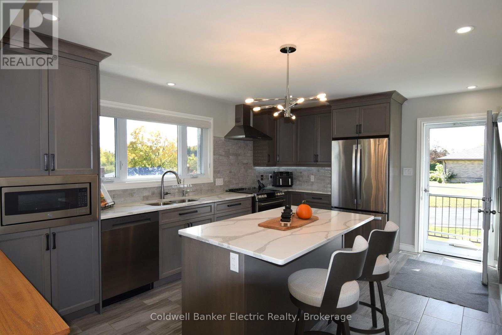 282 Gifford Drive — photo 4