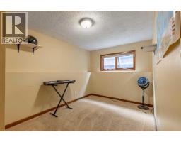 184 Lakhota Crescent W - photo 29