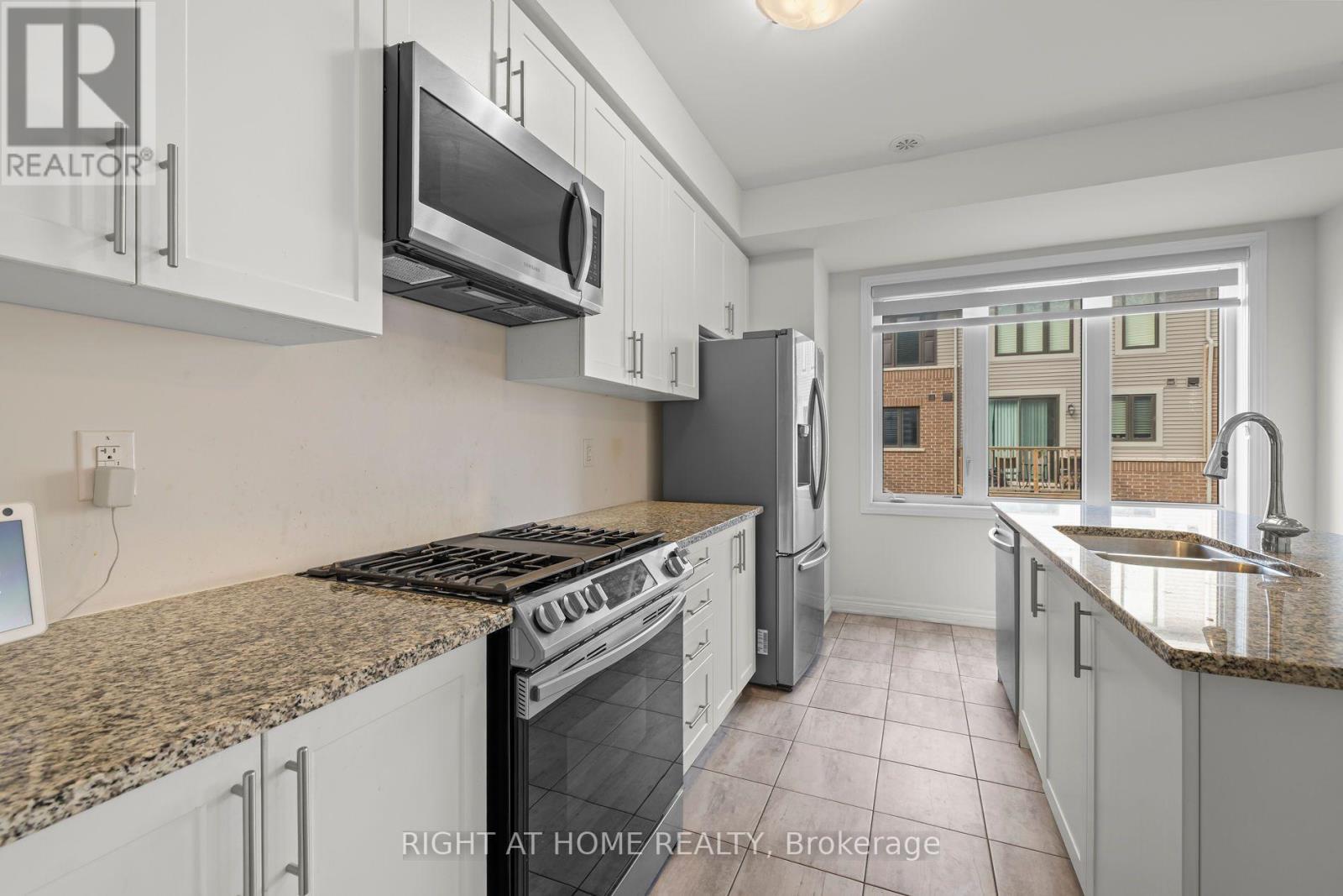 7 Rapids Lane, Hamilton, ON photo 8