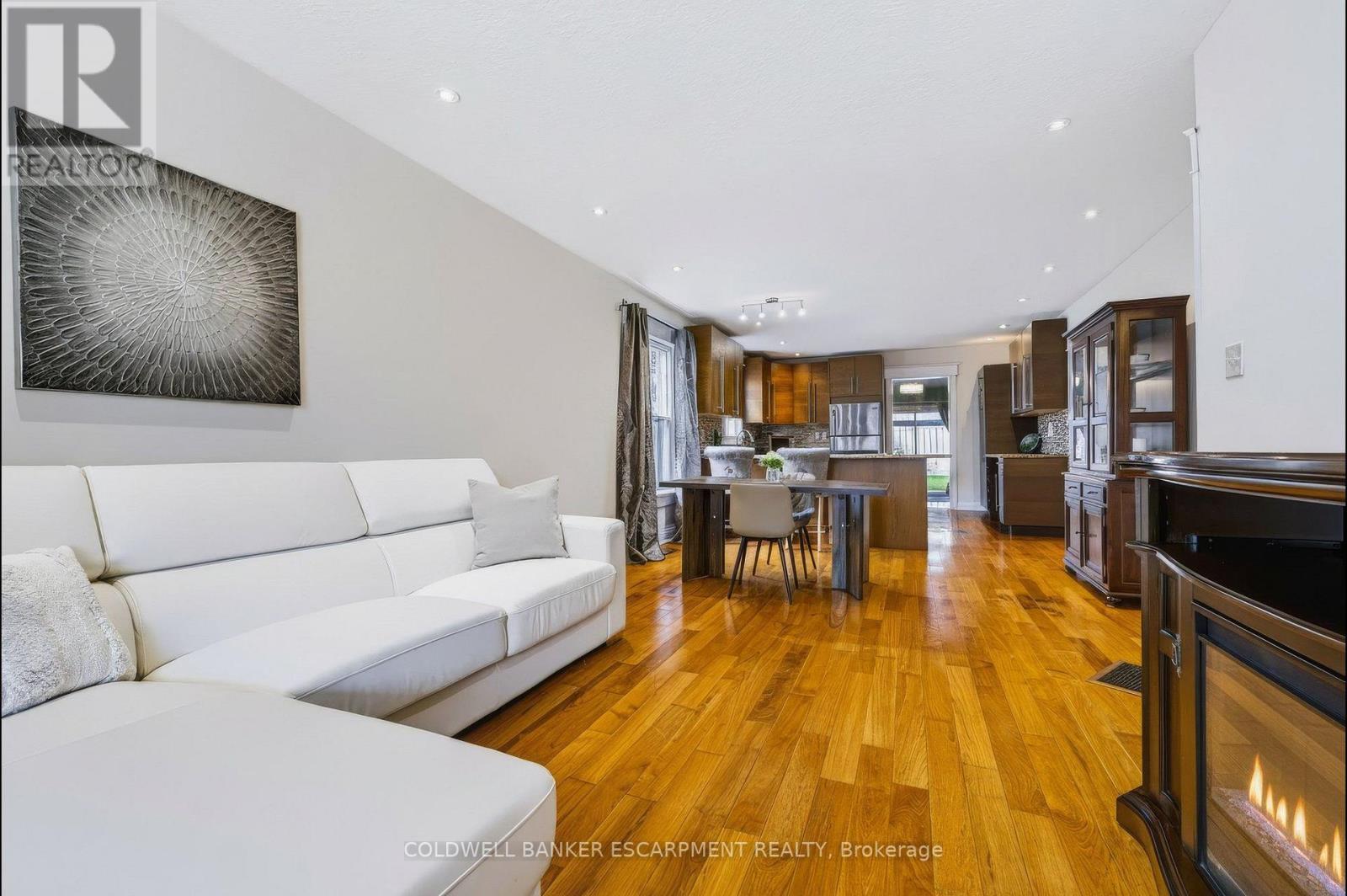 18 LOWREY AVENUE N - 11