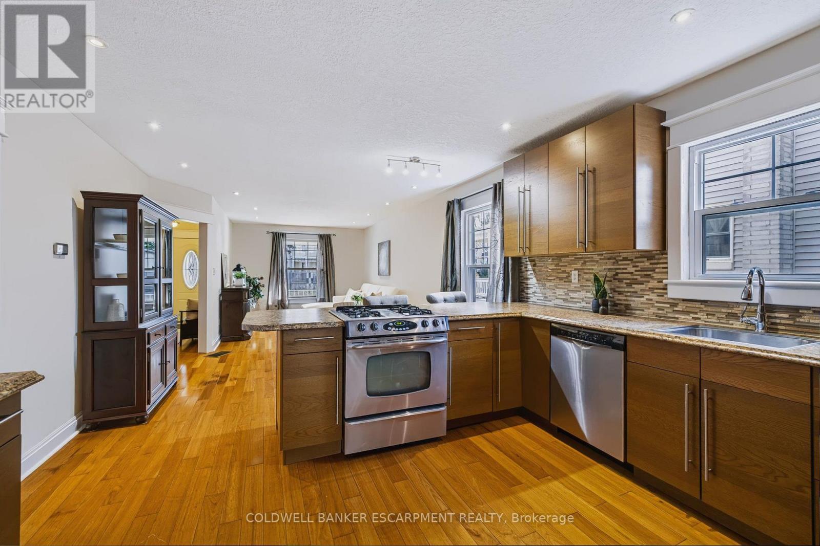 18 Lowrey Avenue North, Cambridge, ON photo 15