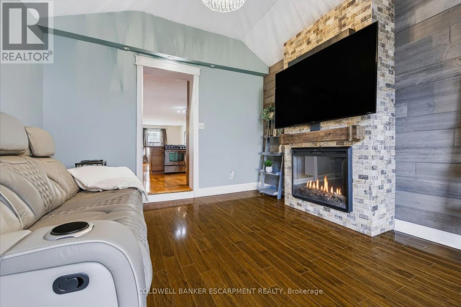 18 LOWREY AVENUE N - 19