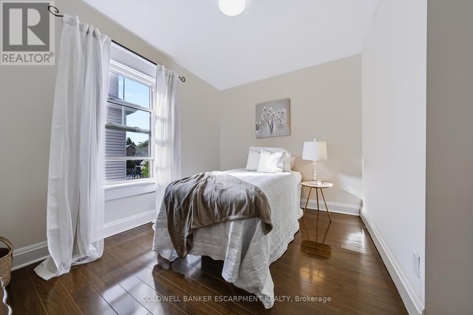18 LOWREY AVENUE N - 25