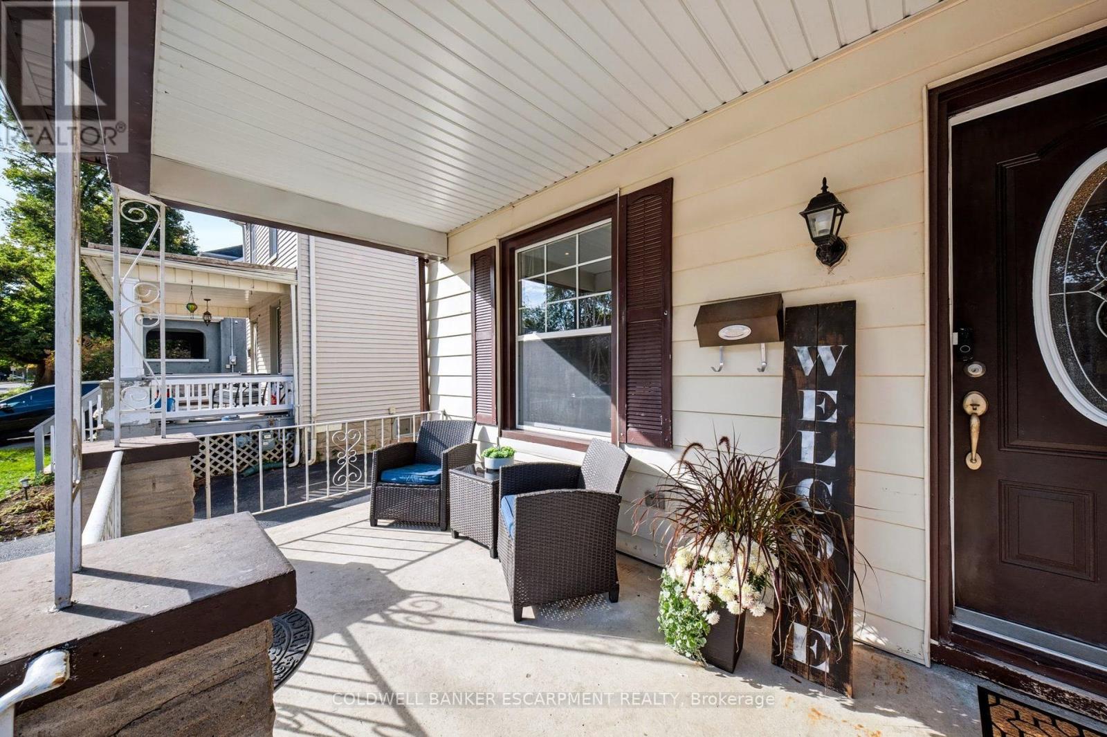18 LOWREY AVENUE N - 4
