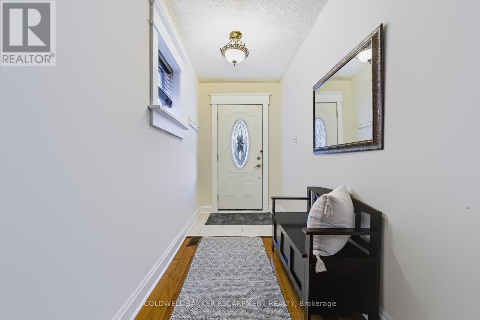 18 LOWREY AVENUE N - 6
