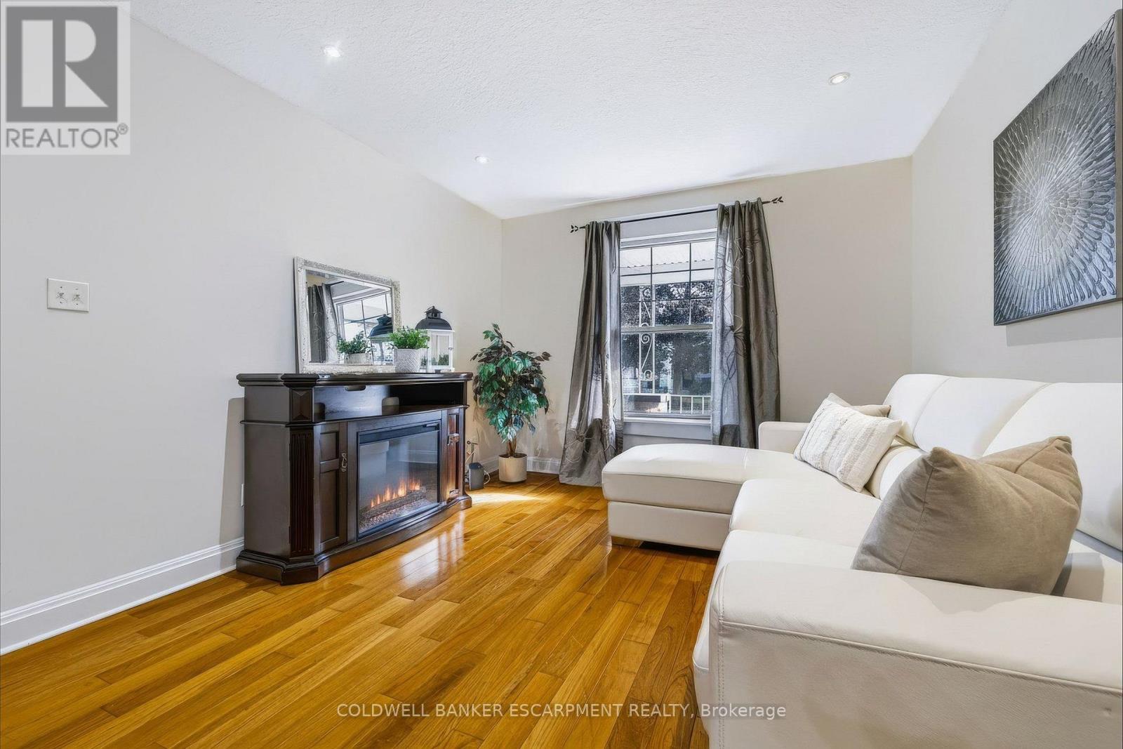 18 LOWREY AVENUE N - 9