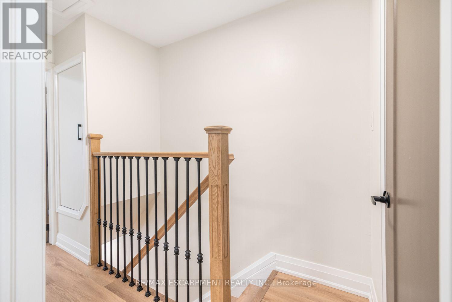 250 ROSSLYN AVENUE N - 18