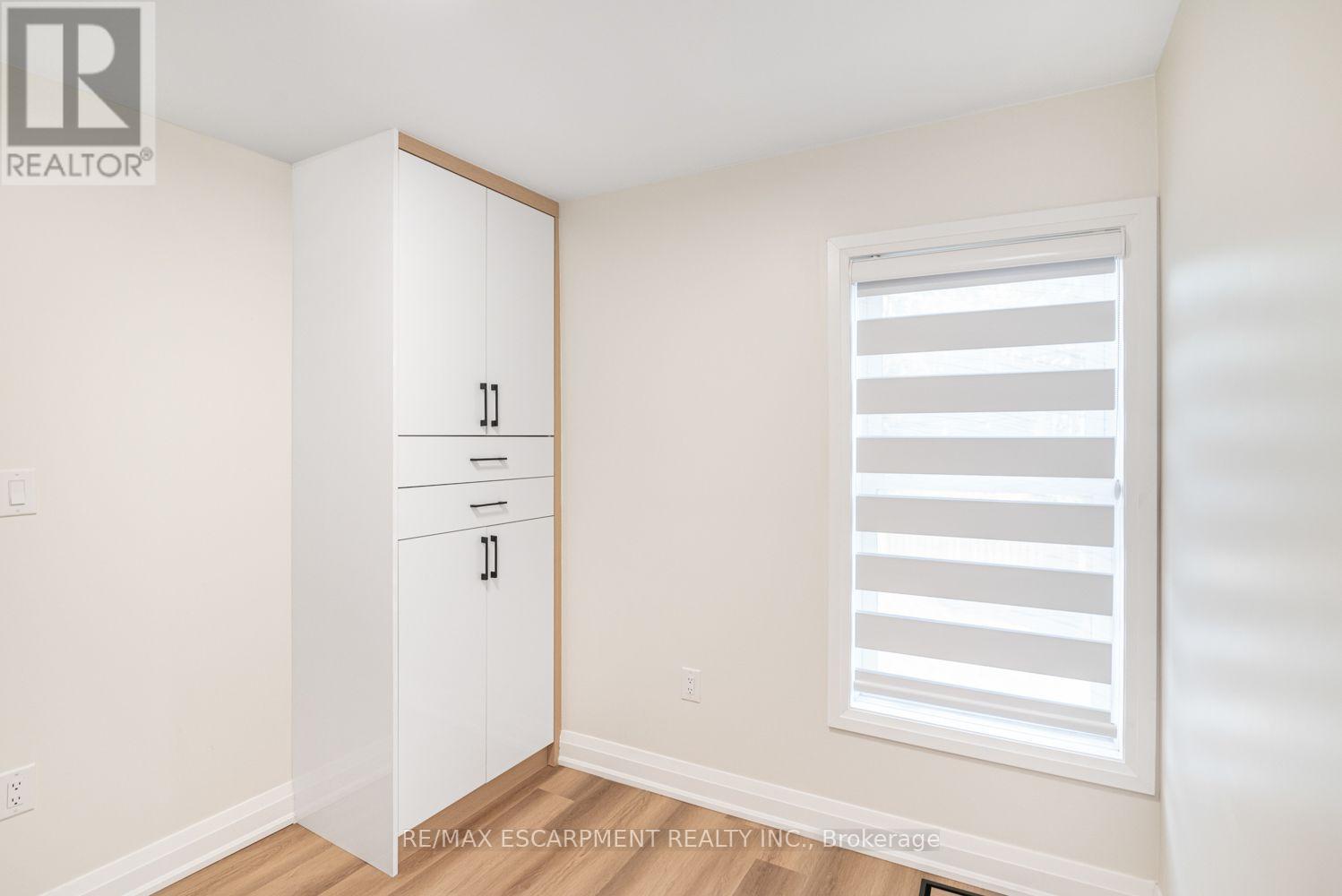 250 ROSSLYN AVENUE N - 20