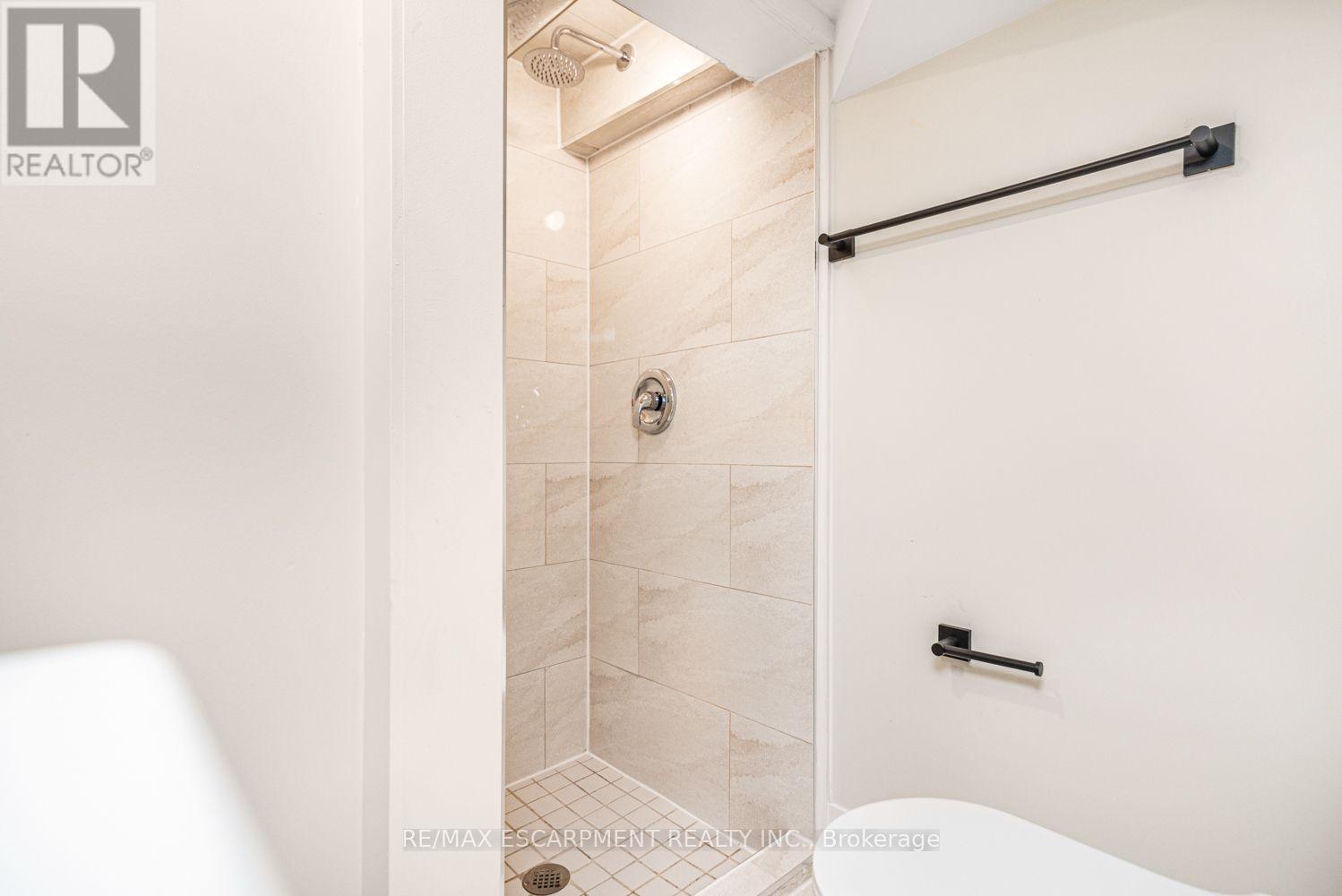 250 ROSSLYN AVENUE N - 29