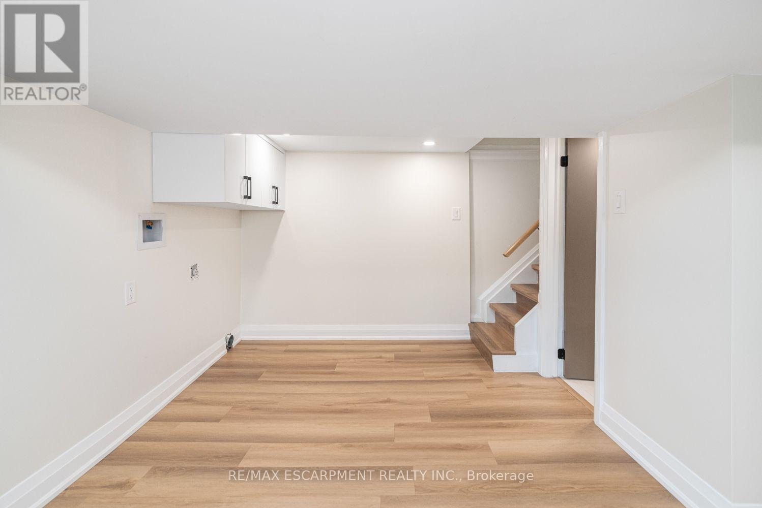 250 ROSSLYN AVENUE N - 36
