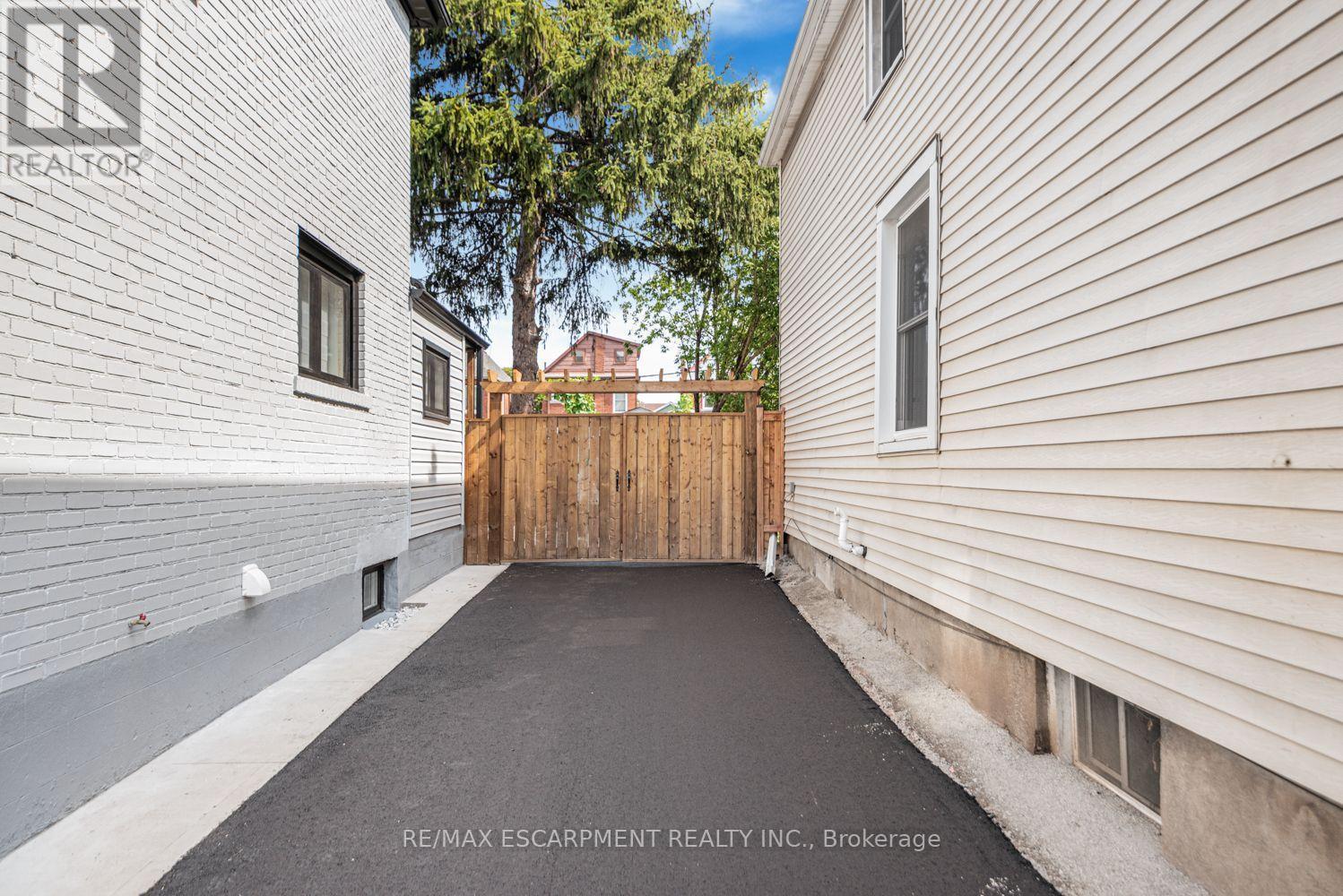 250 ROSSLYN Avenue North, Hamilton, ON photo 6
