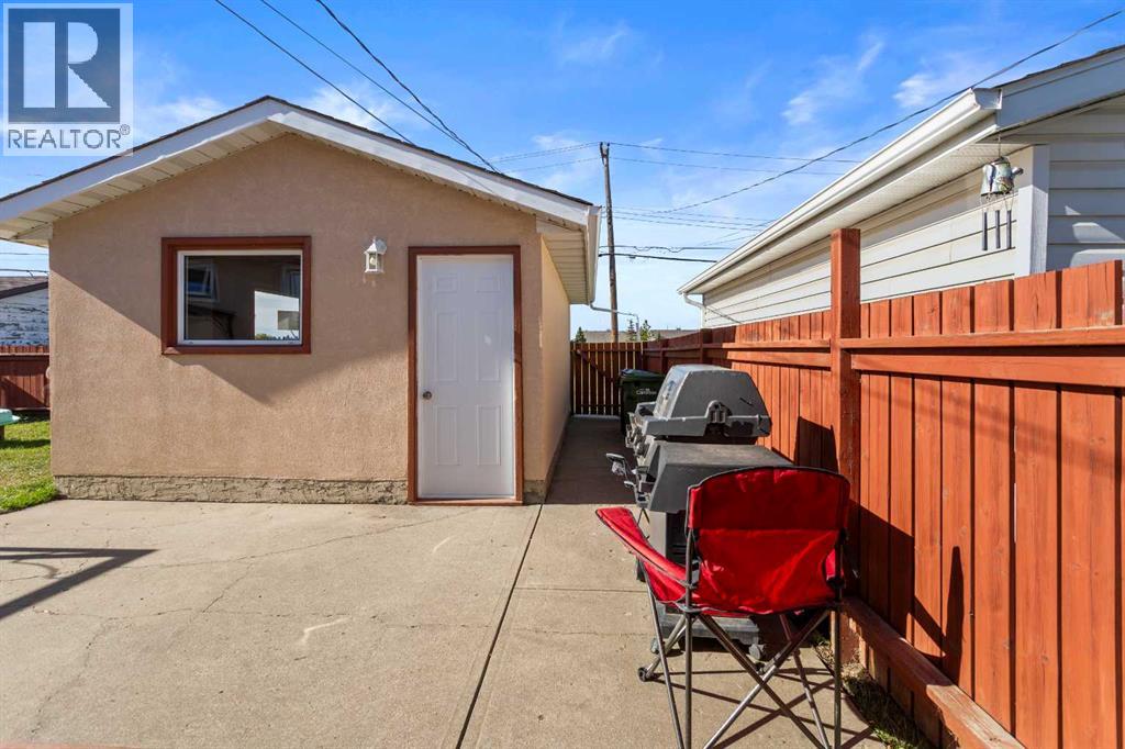 4504 67 Street - 23