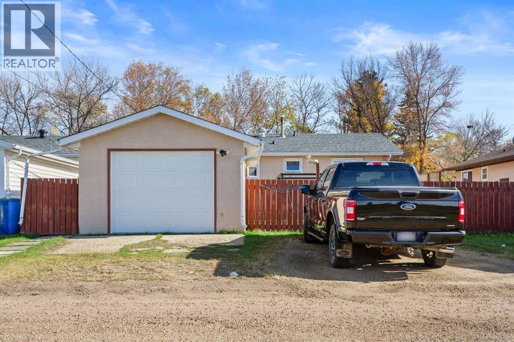 4504 67 Street - 24