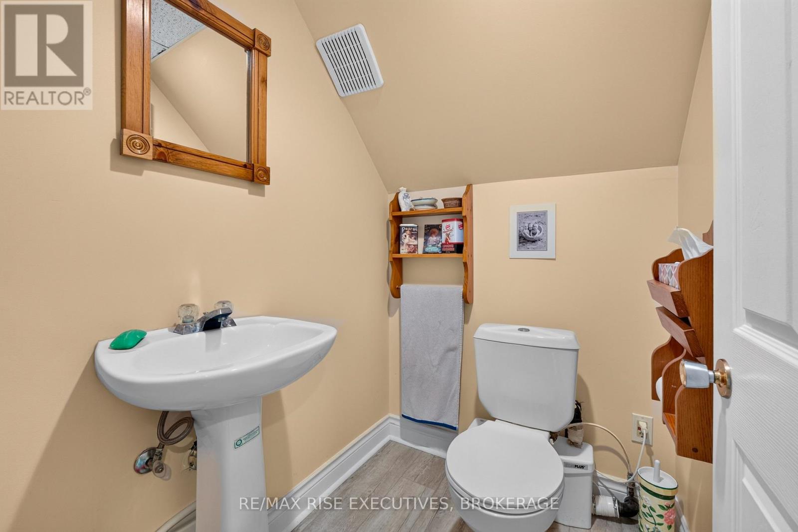 2345 LEEMAN ROAD - Image 24