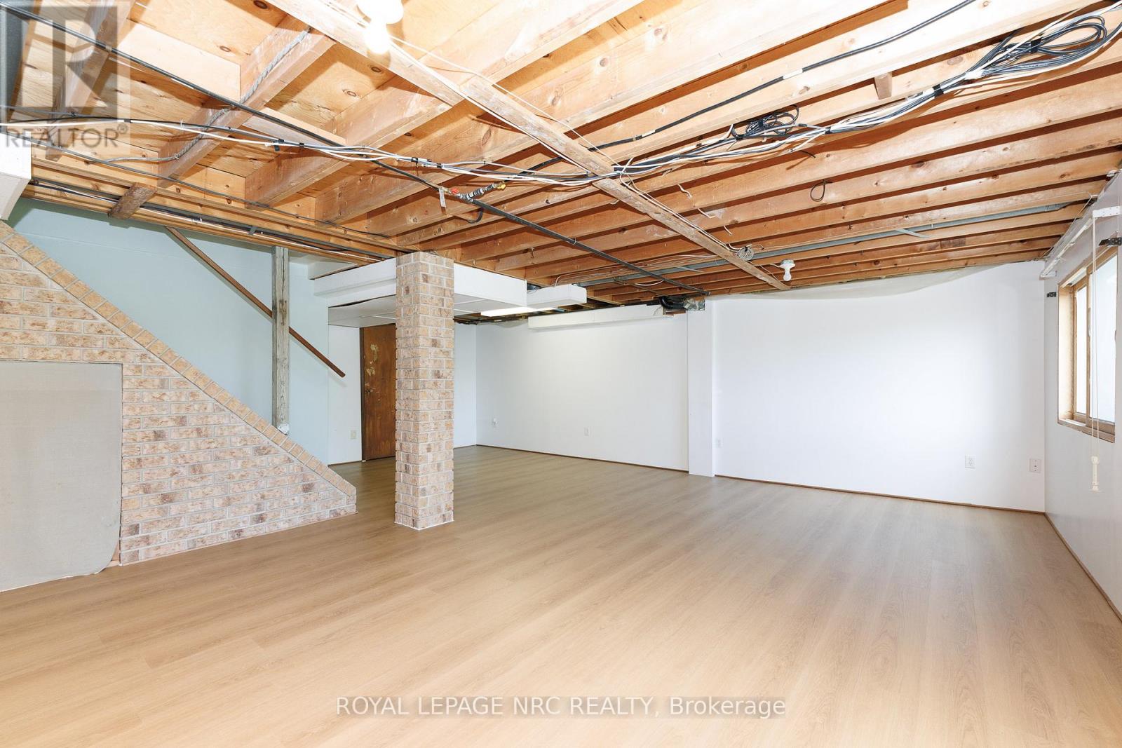 105 HILLVIEW ROAD - 24