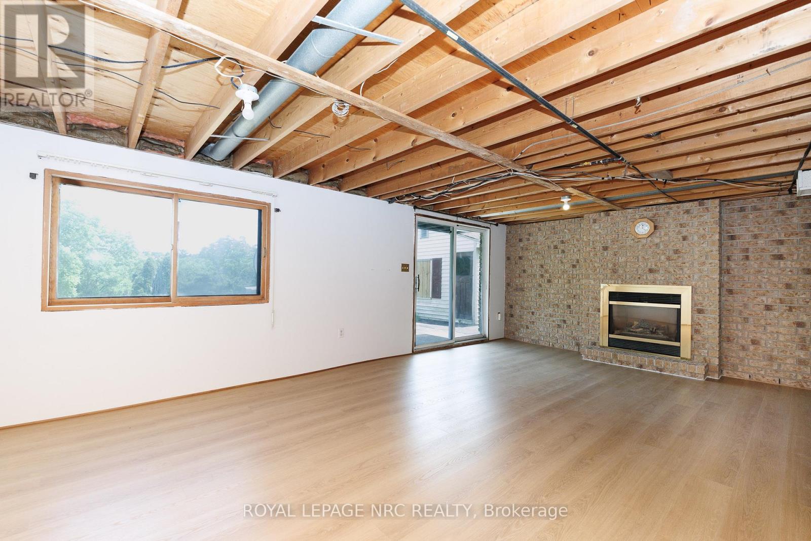 105 HILLVIEW ROAD - 26