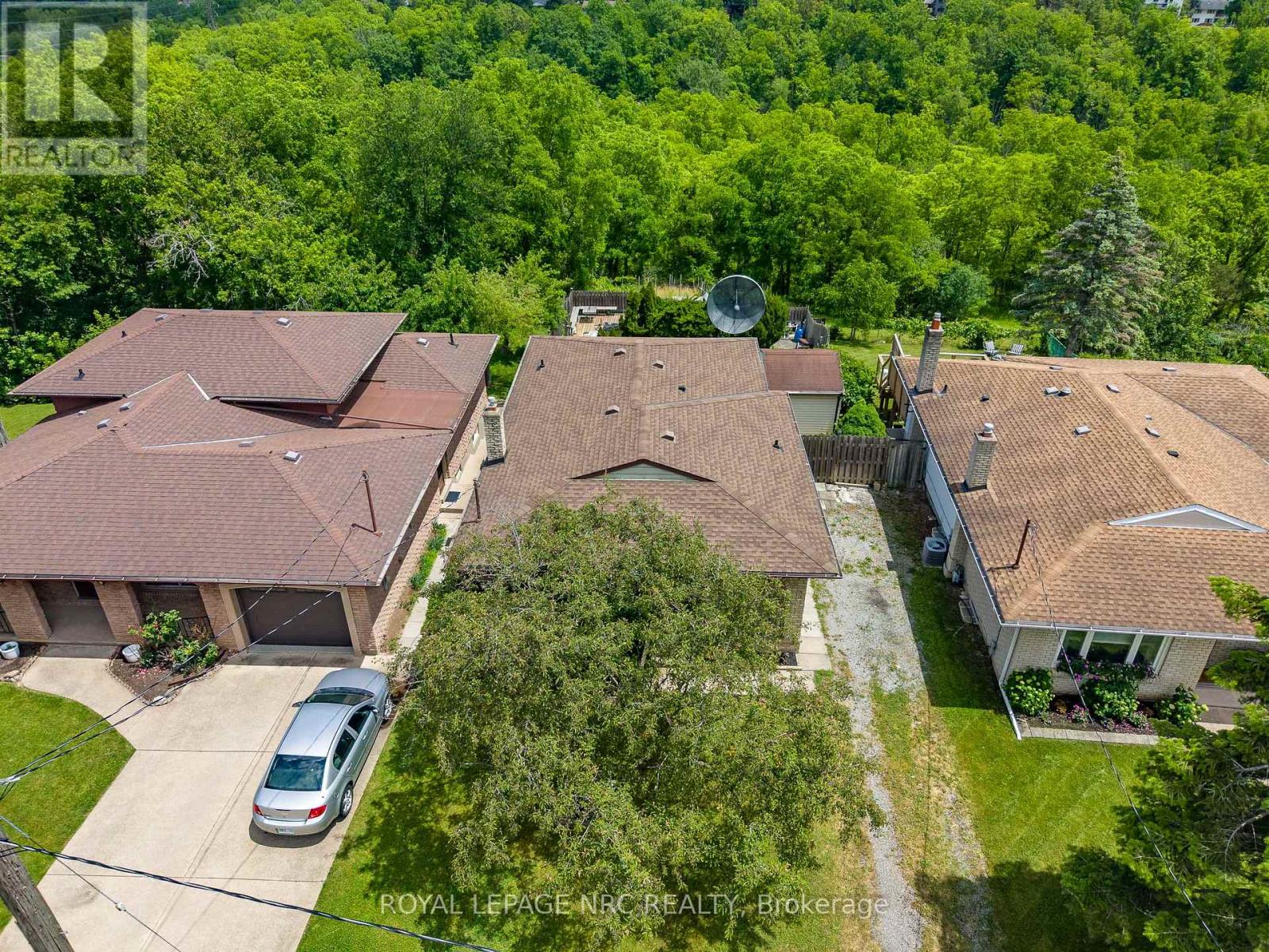 105 HILLVIEW ROAD - Image 37