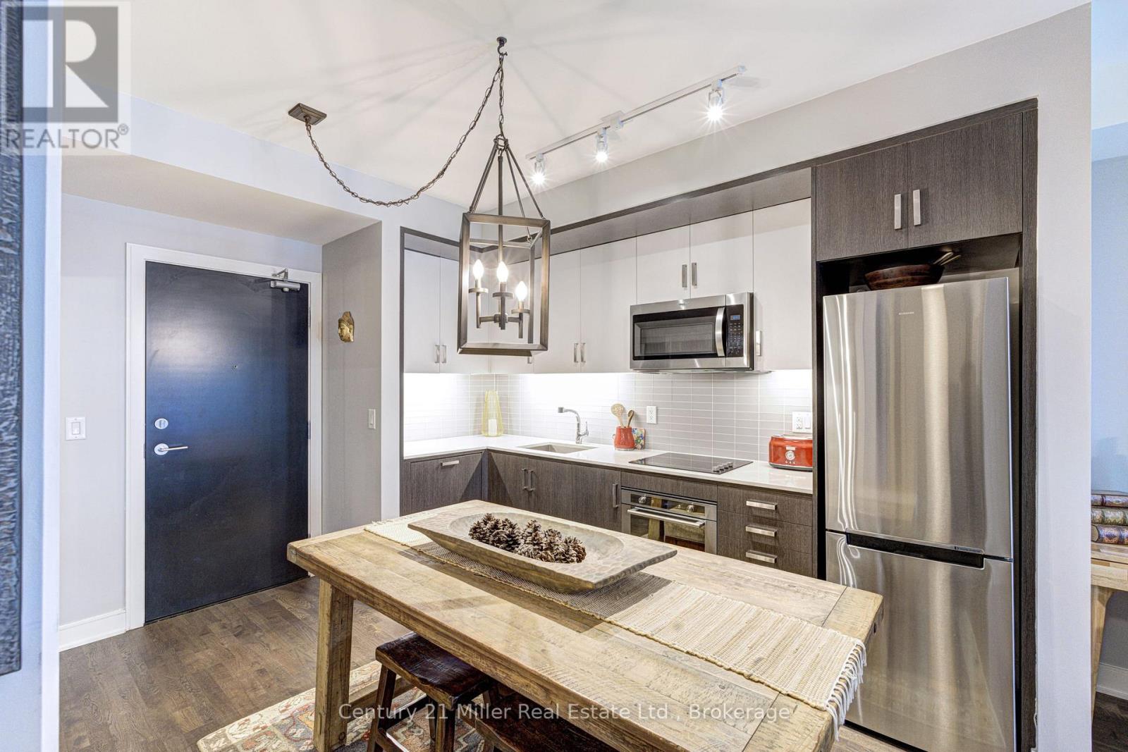 Photo of 263 - 1575 LAKESHORE ROAD W