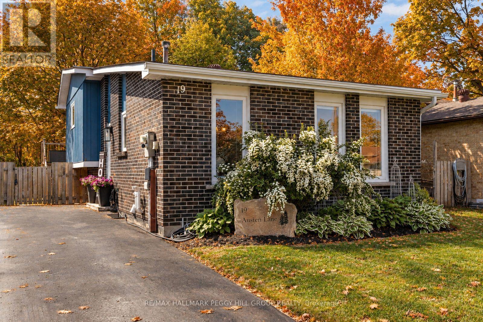 19 AUSTEN LANE, Barrie (Letitia Heights)