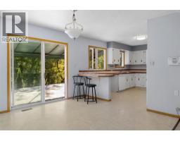 4pc Ensuite bath - 11408 Kalmalka Road, Coldstream, BC V1B1M1 Photo 17