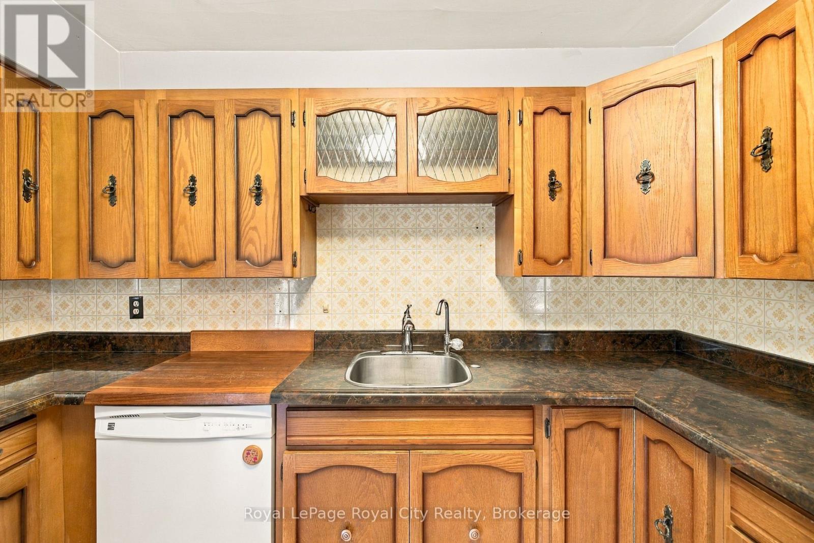 166 VICTORIA ROAD N - 10