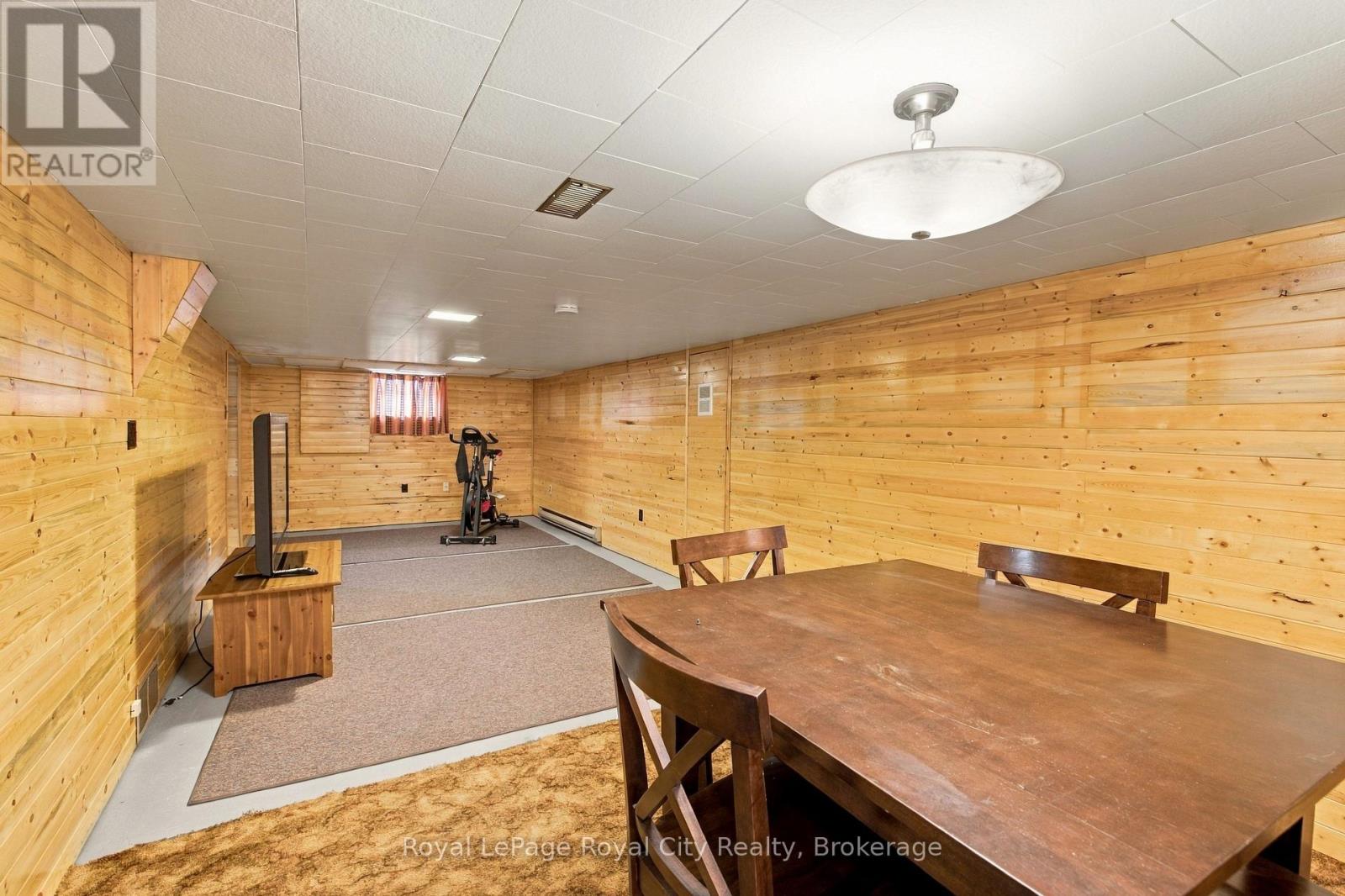 166 VICTORIA ROAD N - 21
