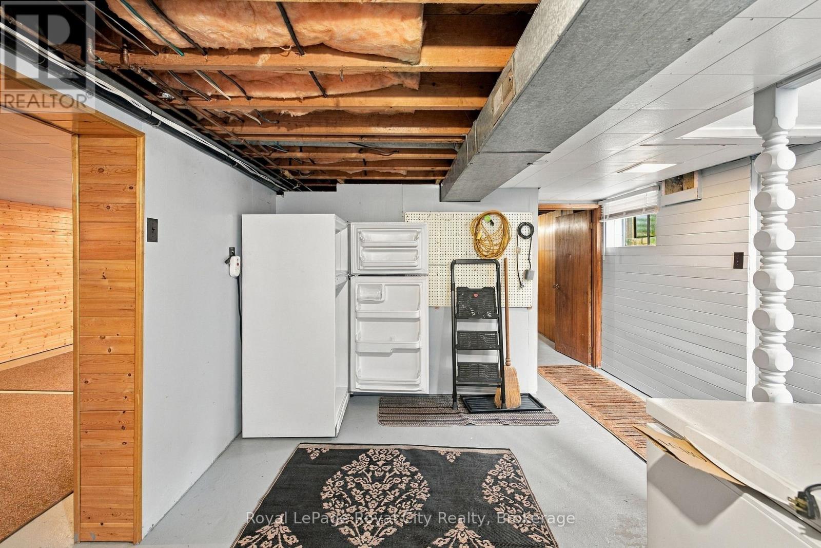 166 VICTORIA ROAD N - 22