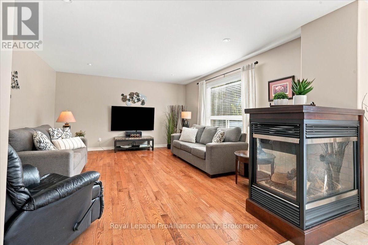 24 Bristol Place, Belleville, ON photo 19