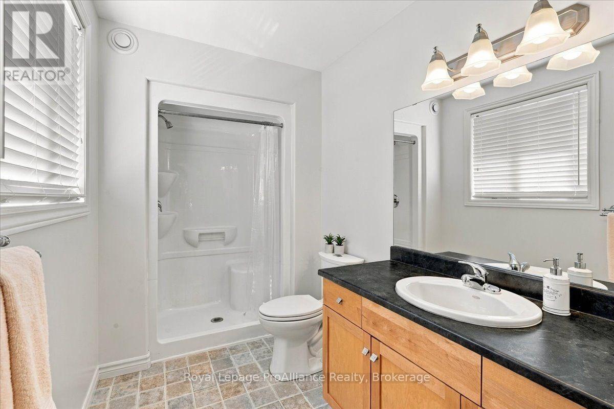 24 Bristol Place, Belleville, ON photo 28