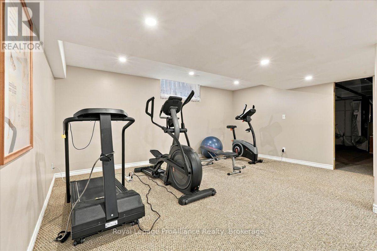24 Bristol Place, Belleville, ON photo 34
