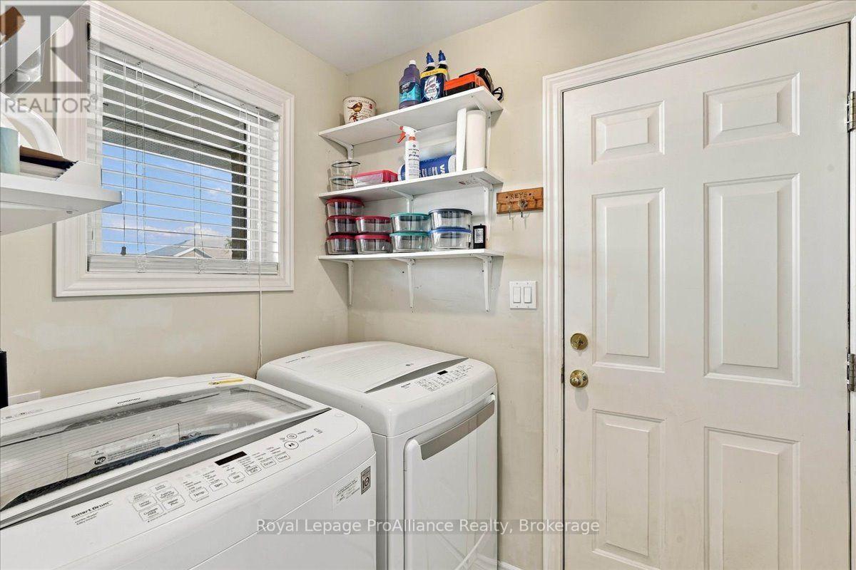 24 Bristol Place, Belleville, ON photo 35