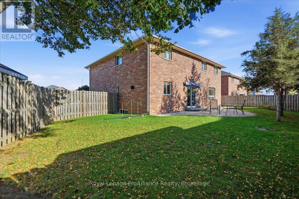 24 Bristol Place, Belleville, ON photo 39