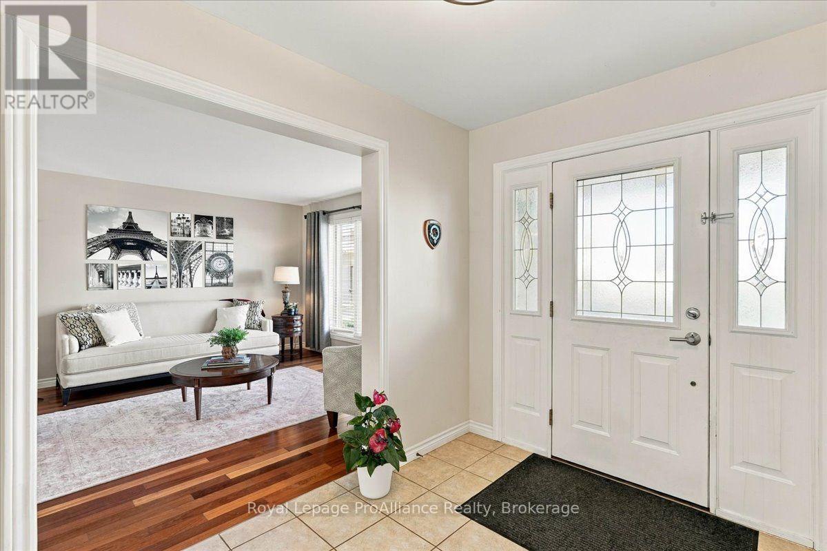 24 Bristol Place, Belleville, ON photo 5