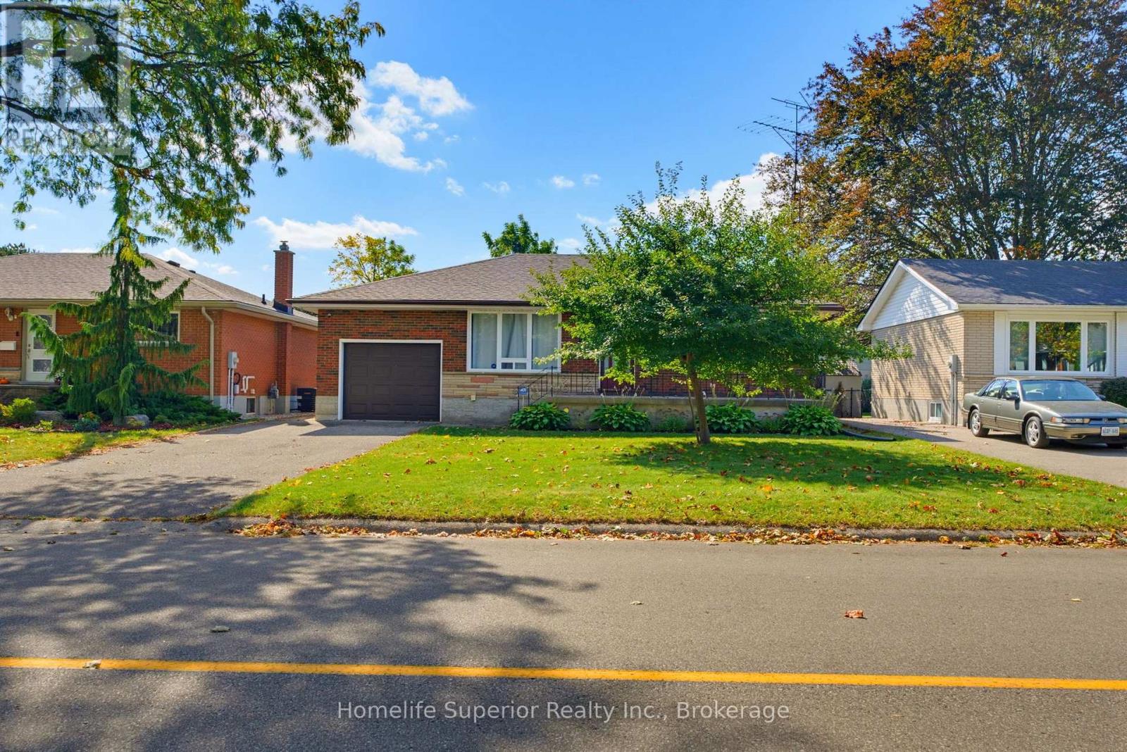 41 WILTSHIRE DRIVE N - 1
