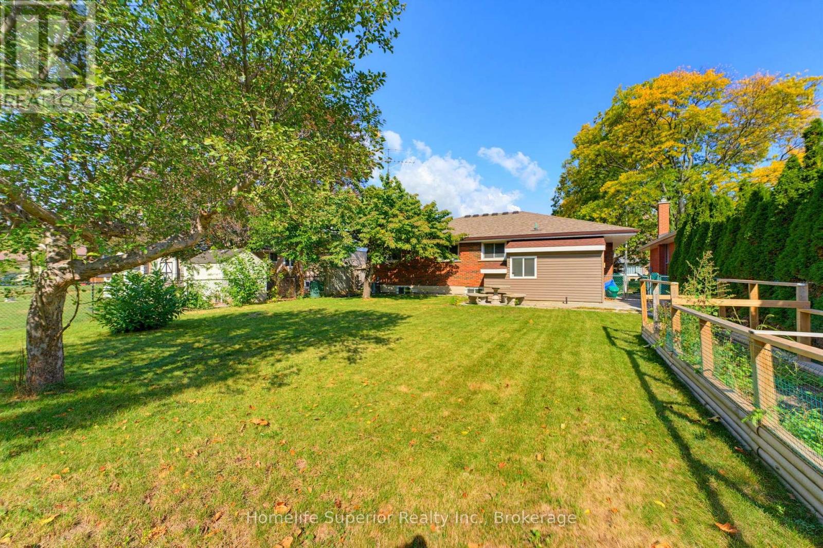 41 Wiltshire Drive North, Brantford, ON photo 29