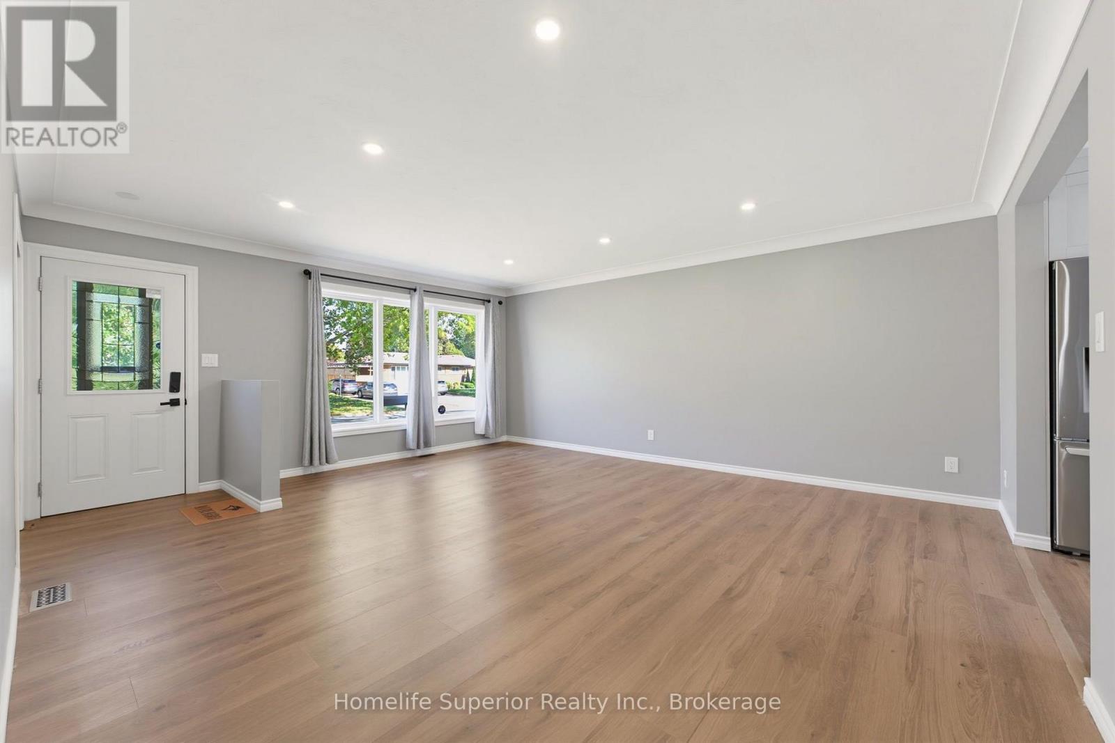 41 Wiltshire Drive North, Brantford, ON photo 8