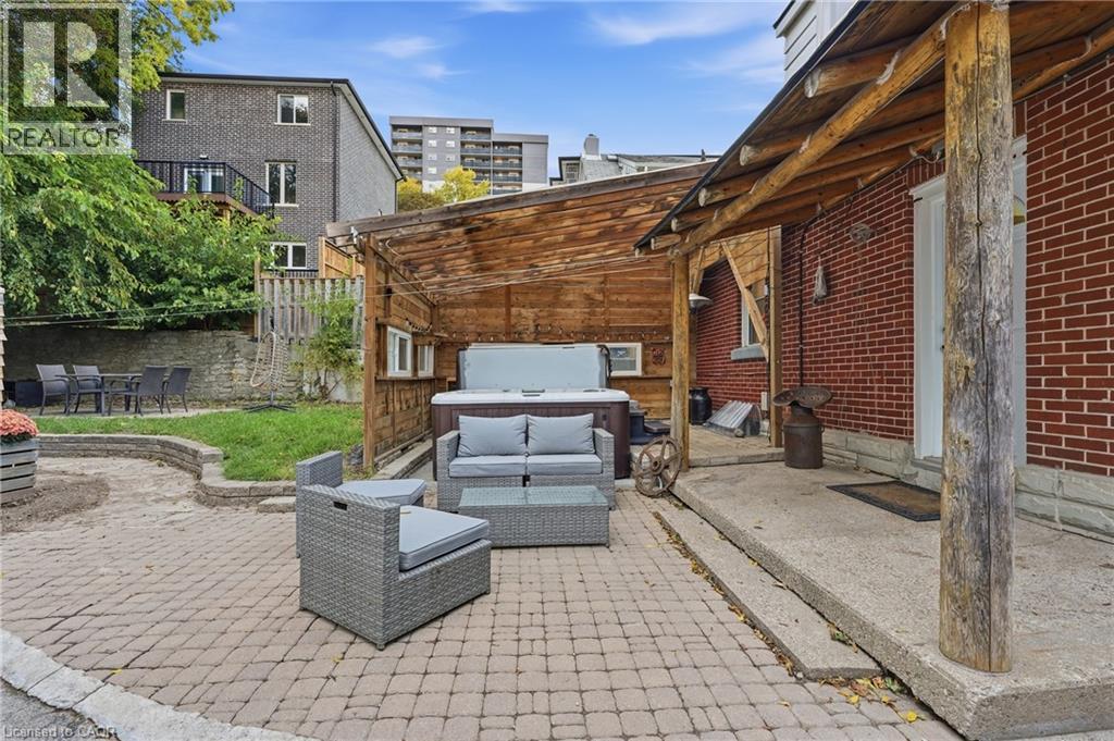 106 CEDAR Street S - Image 32