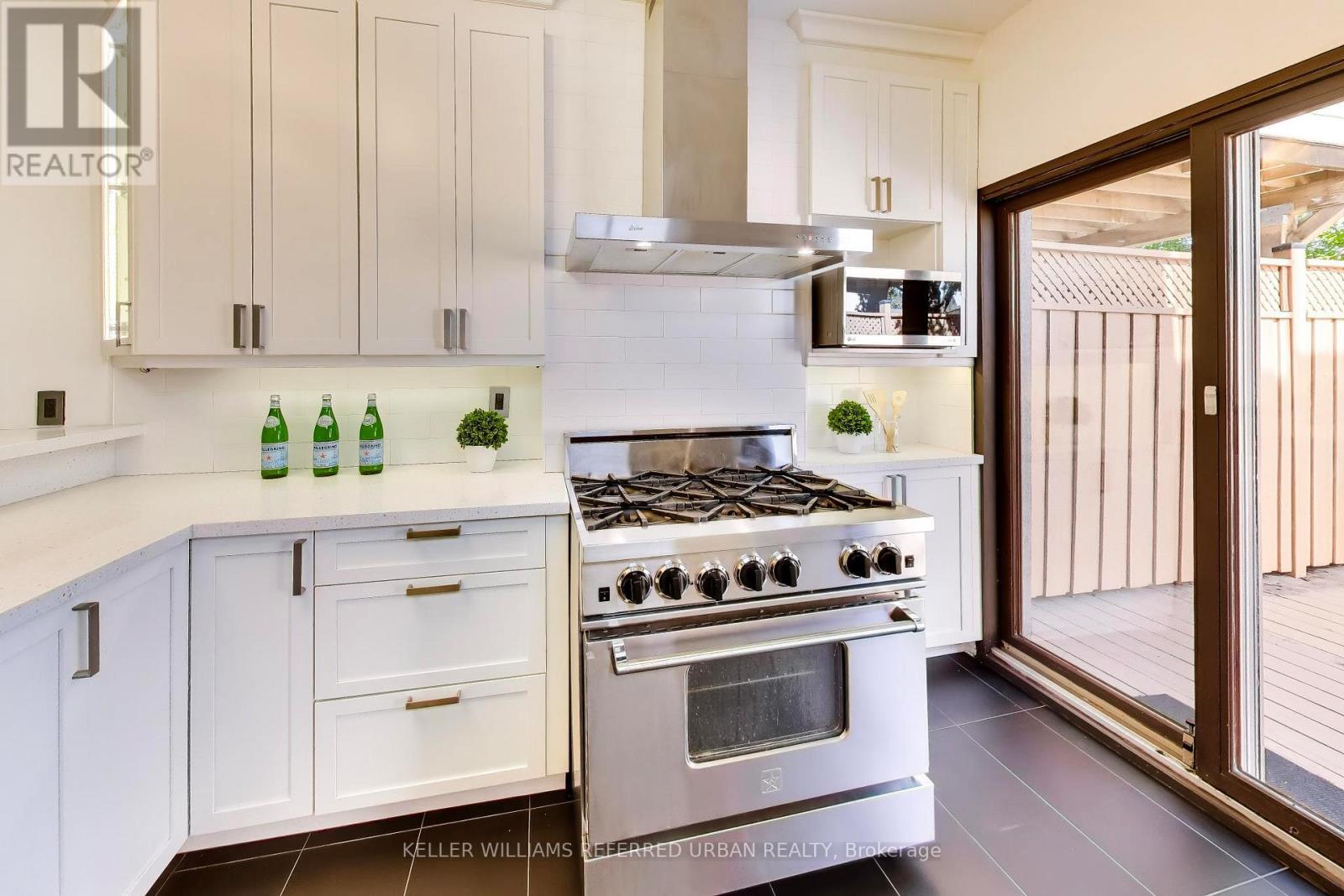102 Gough Avenue, Toronto, ON photo 10