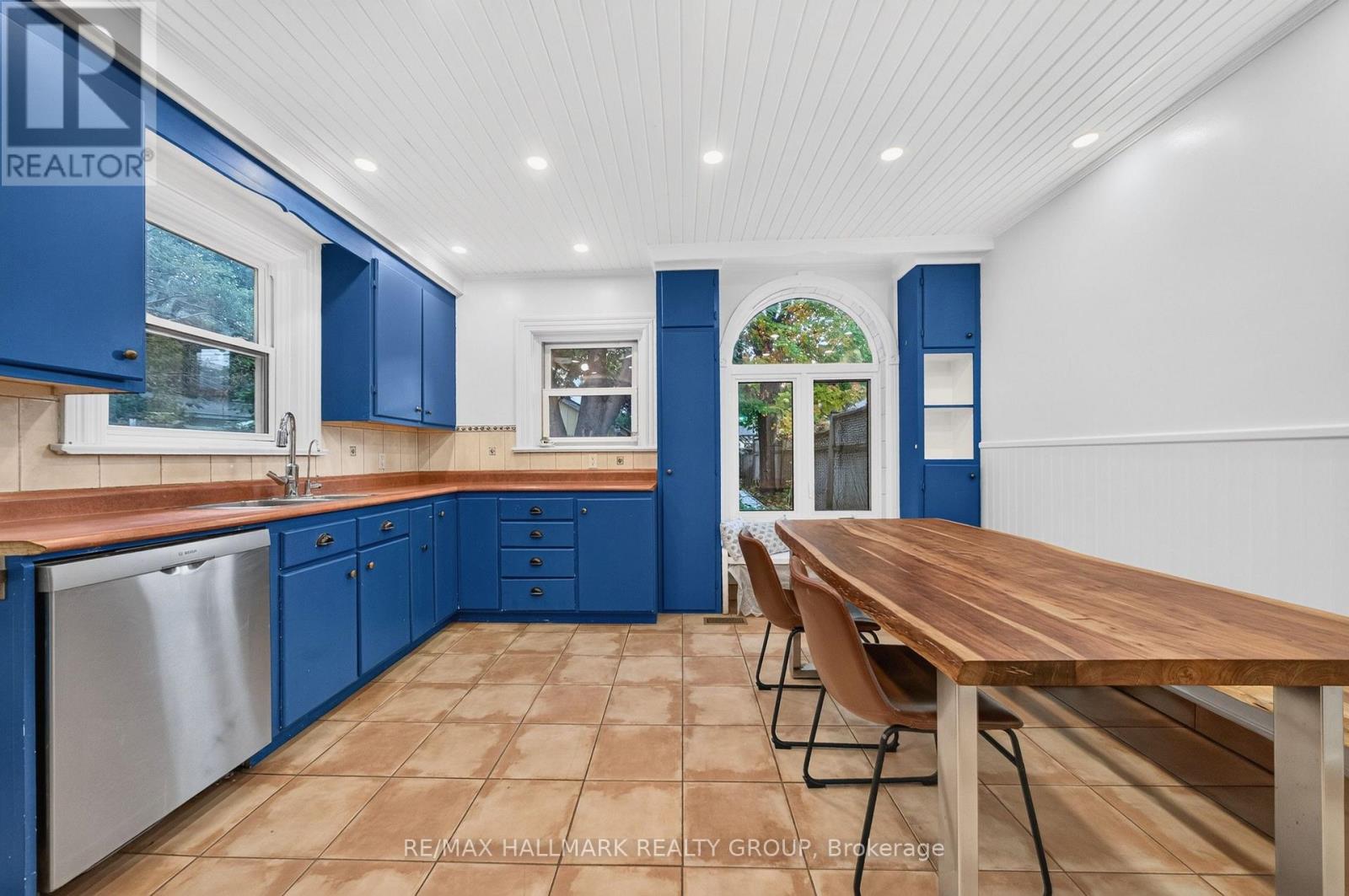 182 PRETORIA AVENUE - Image 21