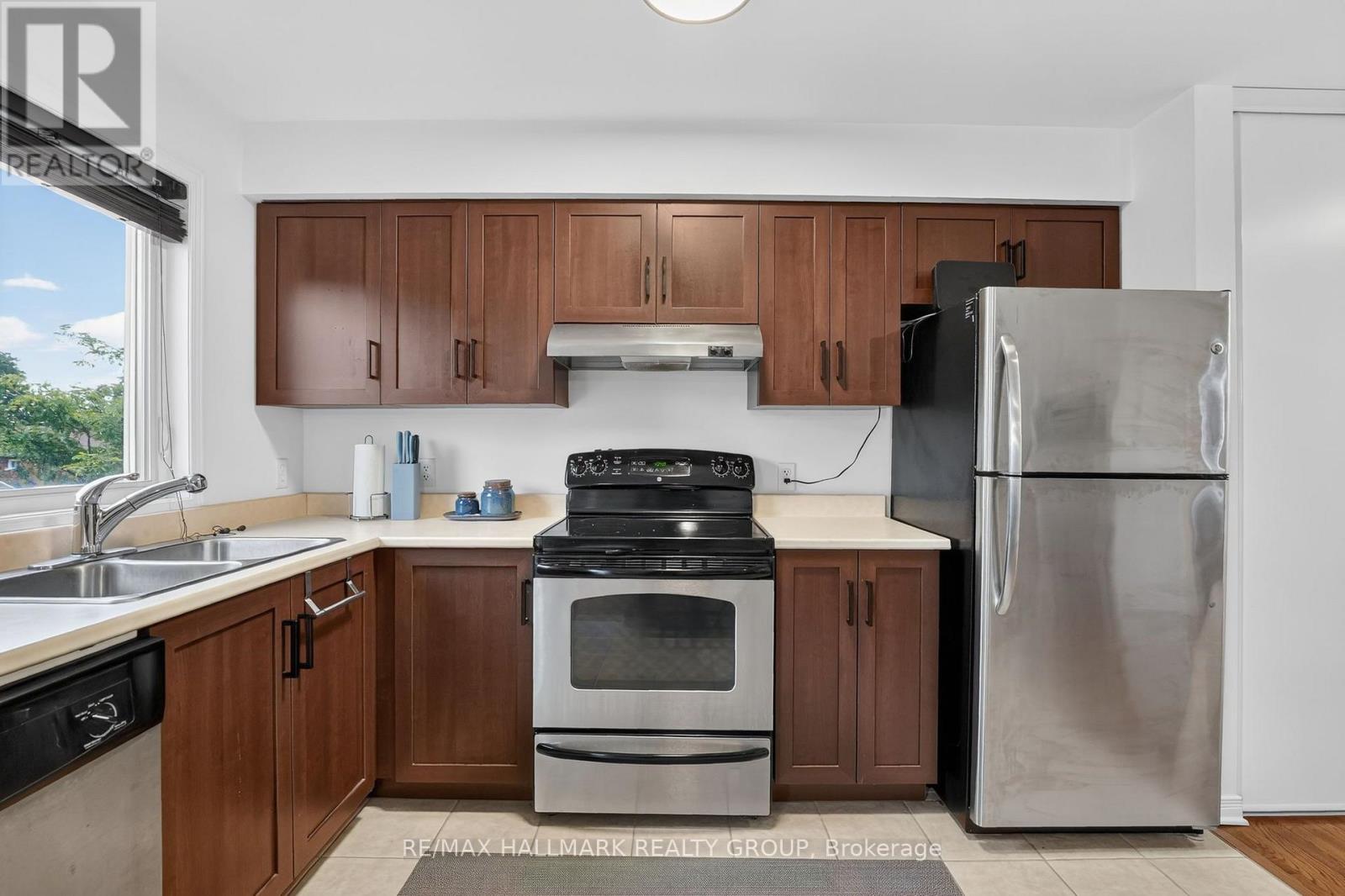 #304 646 CUMMINGS AVENUE - Image 8